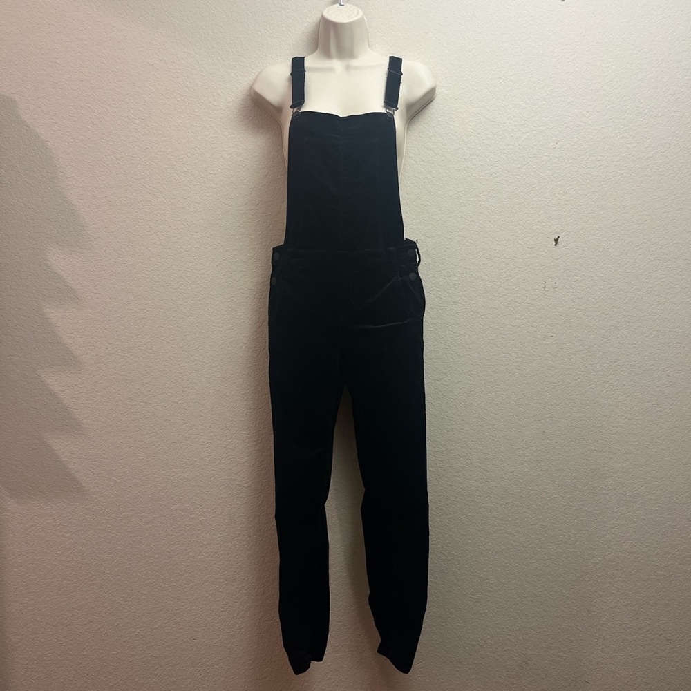 Black velvet skinny overalls by Kendall+Kylie in size 24!